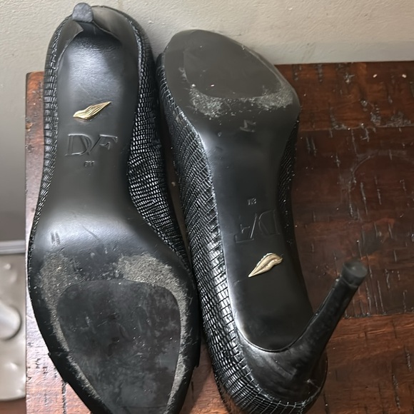 Diane Von Furstenberg Blk heels, size 8 - Picture 10 of 12